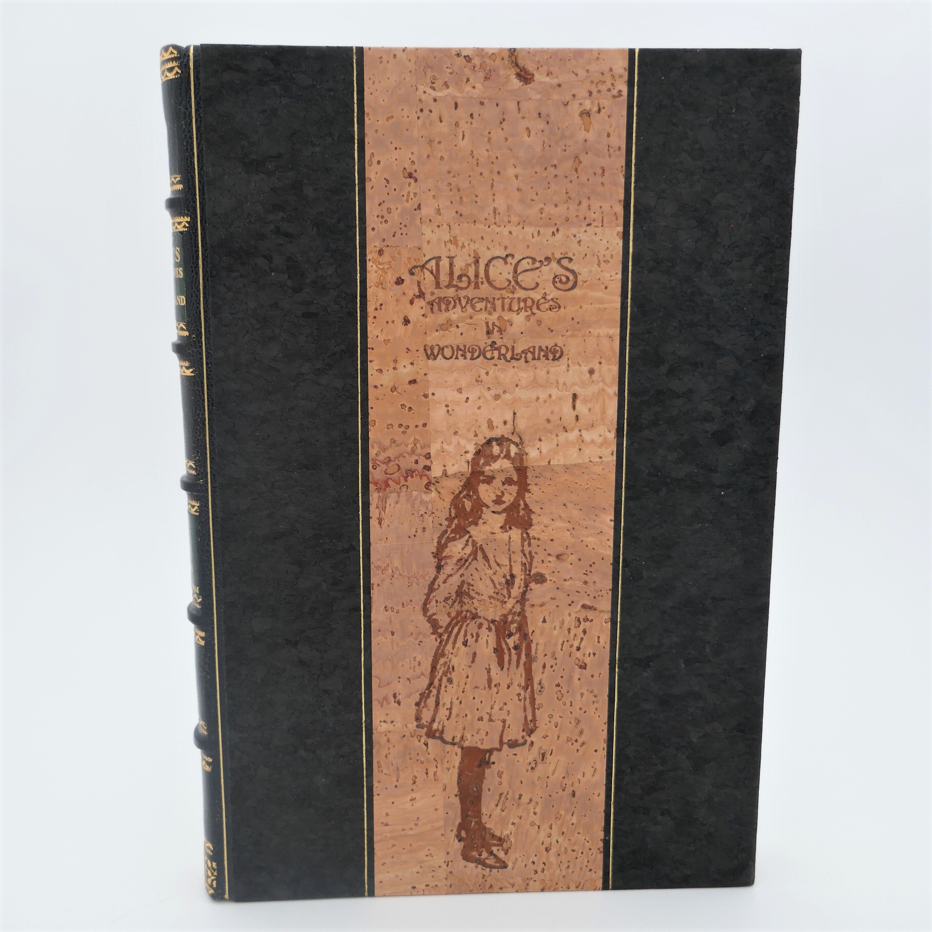 Alice's Adventures In Wonderland. Gift Edition (2020)