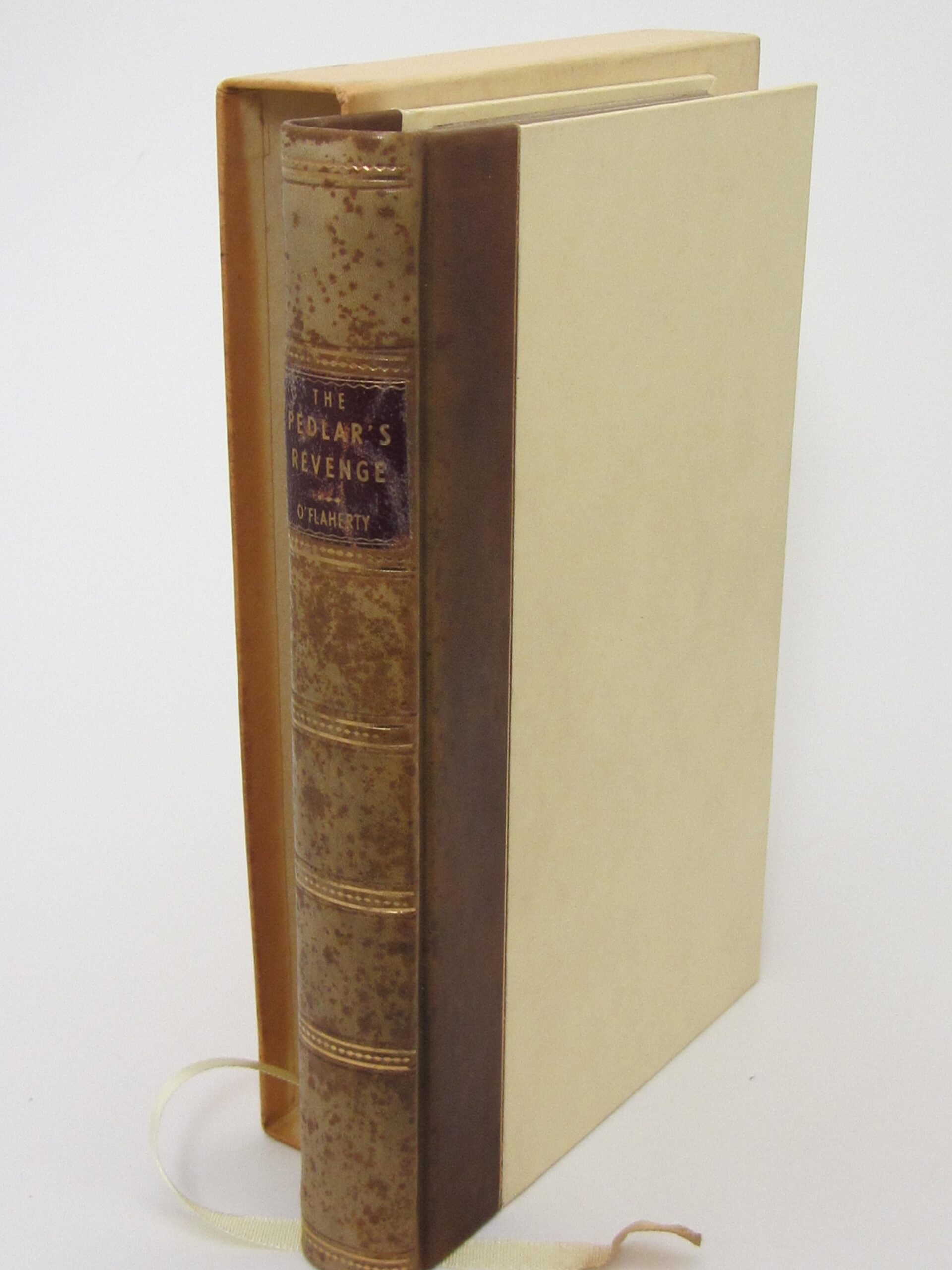 The Pedlar's Revenge and other Stories. Limited Signed Edition (1976) - Image 2