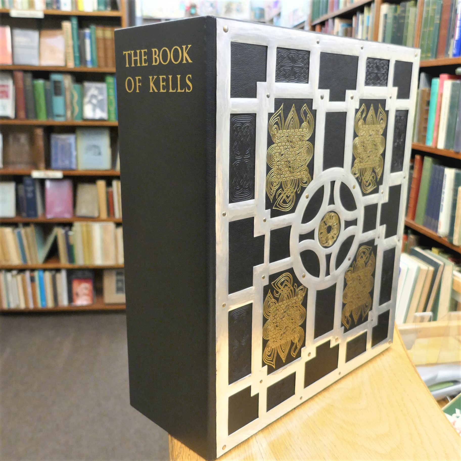The Book of Kells. Fine Art Facsimile (1990) - Image 8