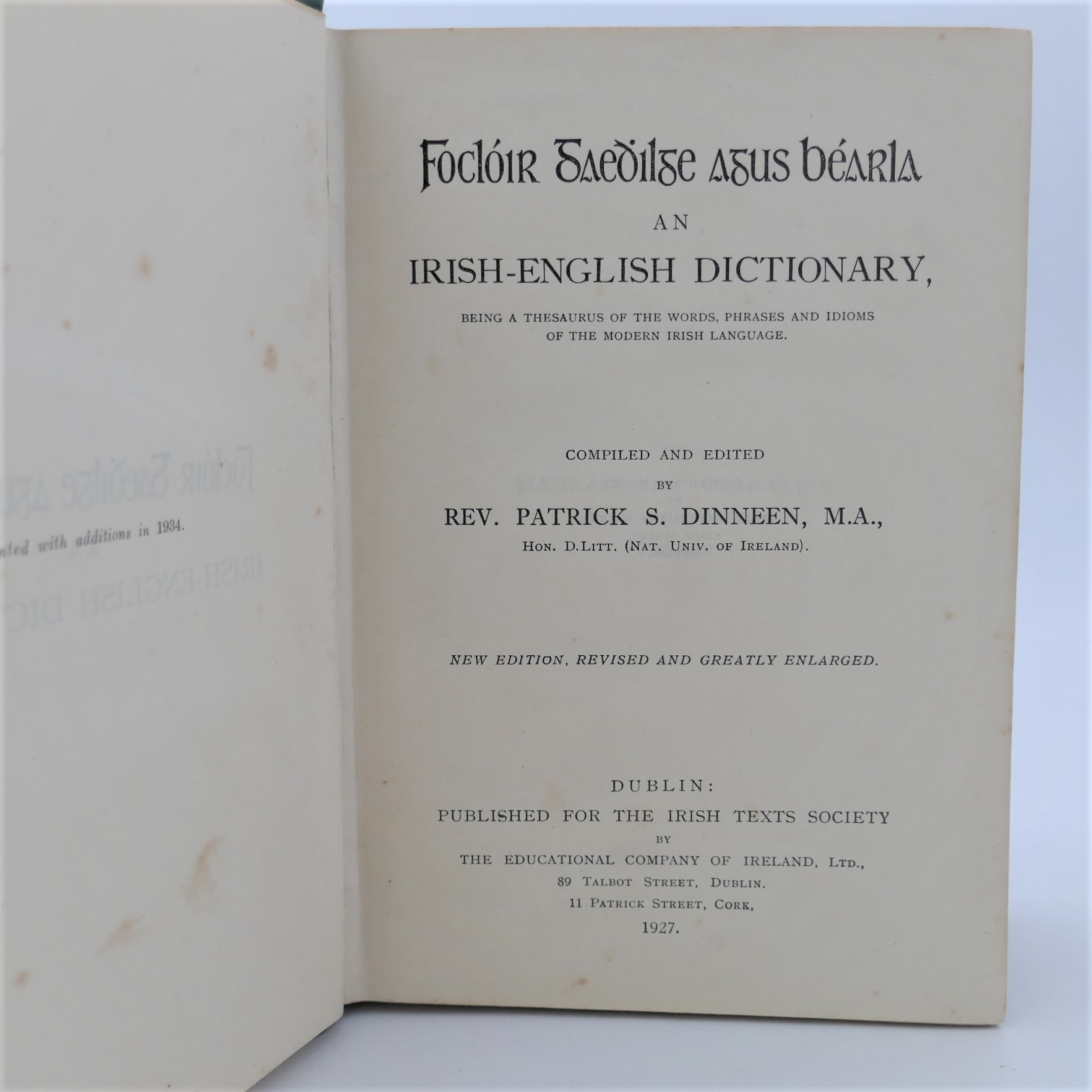Irish- English Dictionary (1934) - Image 2