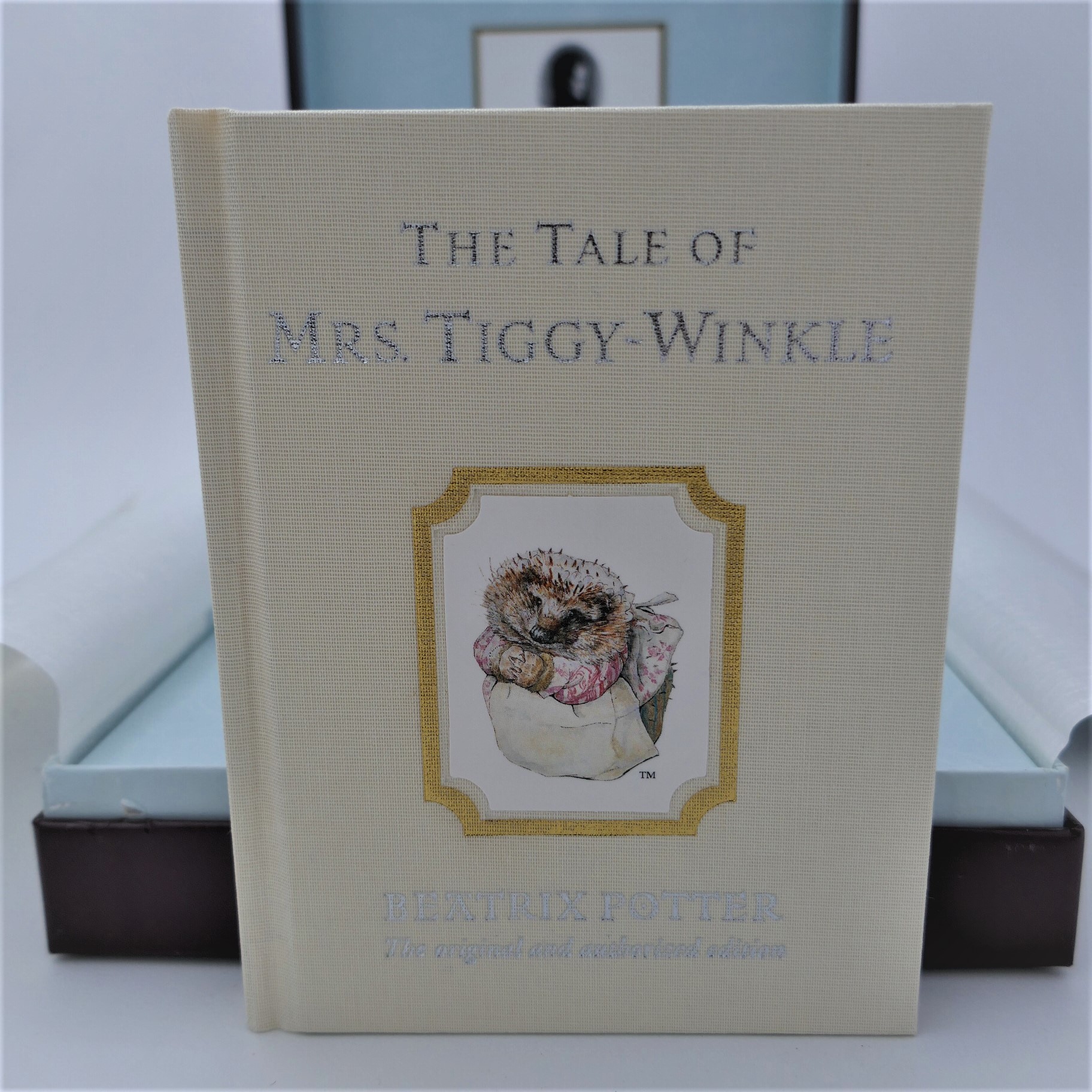 The Tale of Mrs. Tiggy-Winkle. Centenary Edition (2005) - Image 3