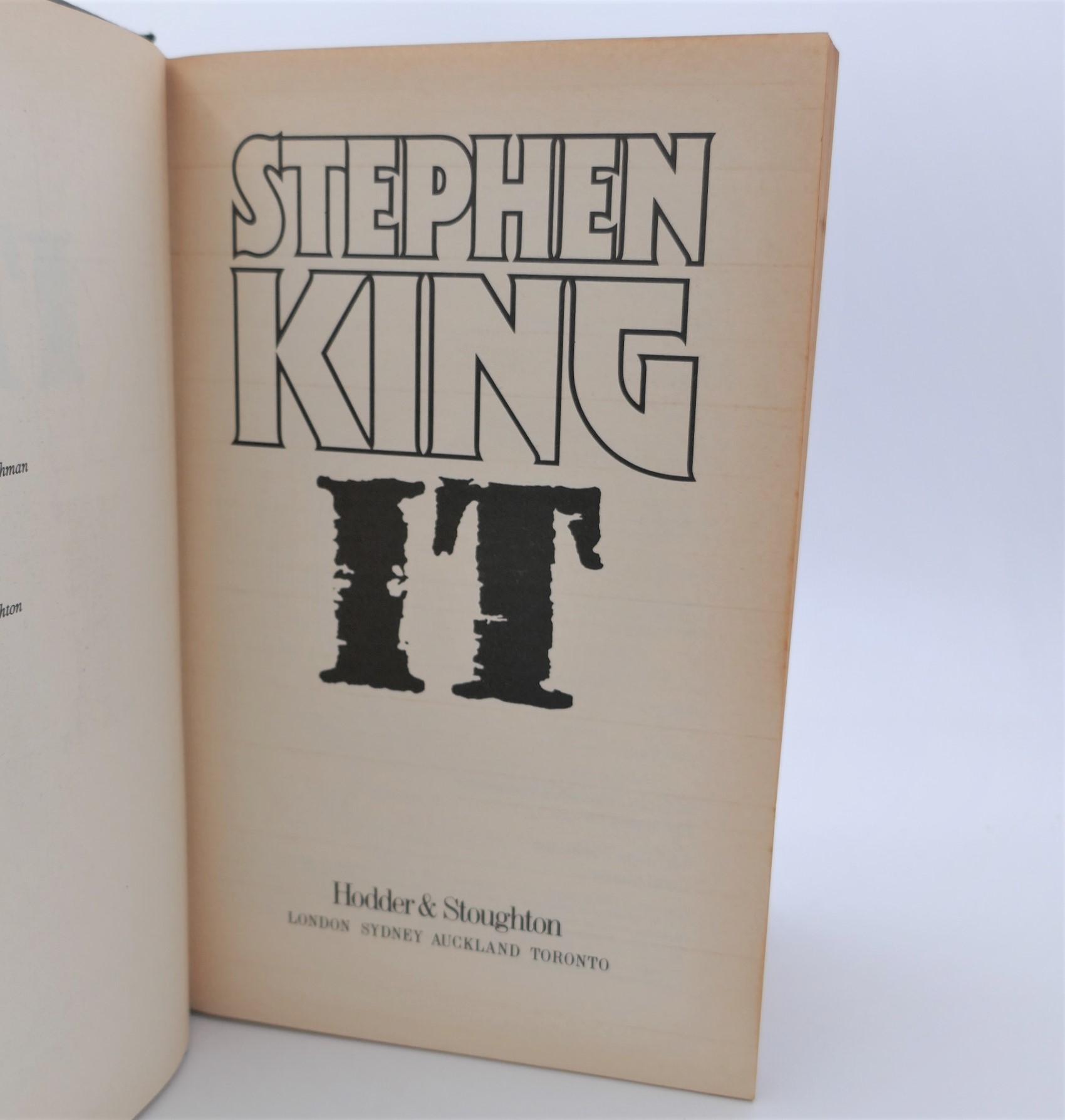 IT. First UK Edition (1986) - Image 3