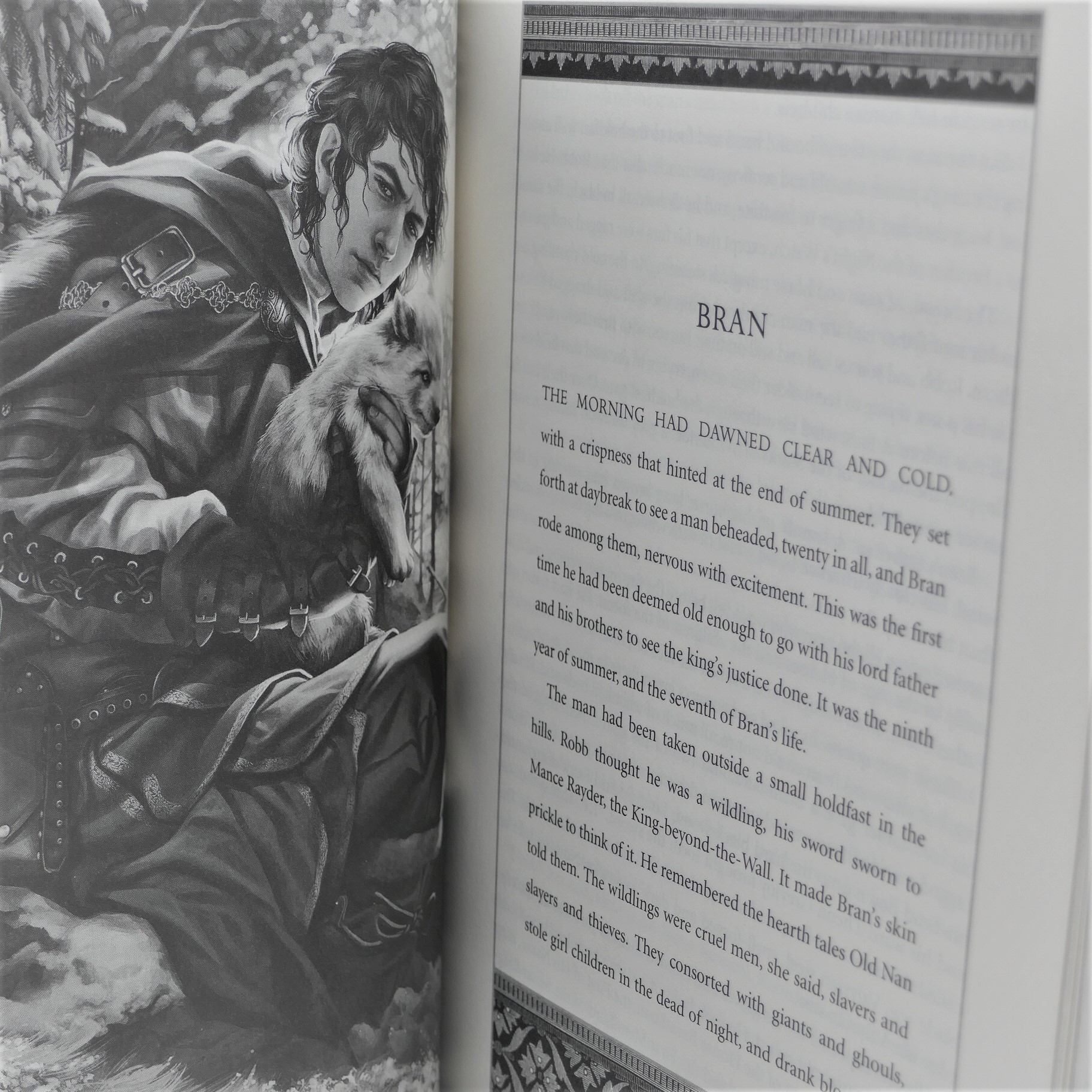 A Game of Thrones. The Illustrated Edition. Author Signed (2016) - Image 2