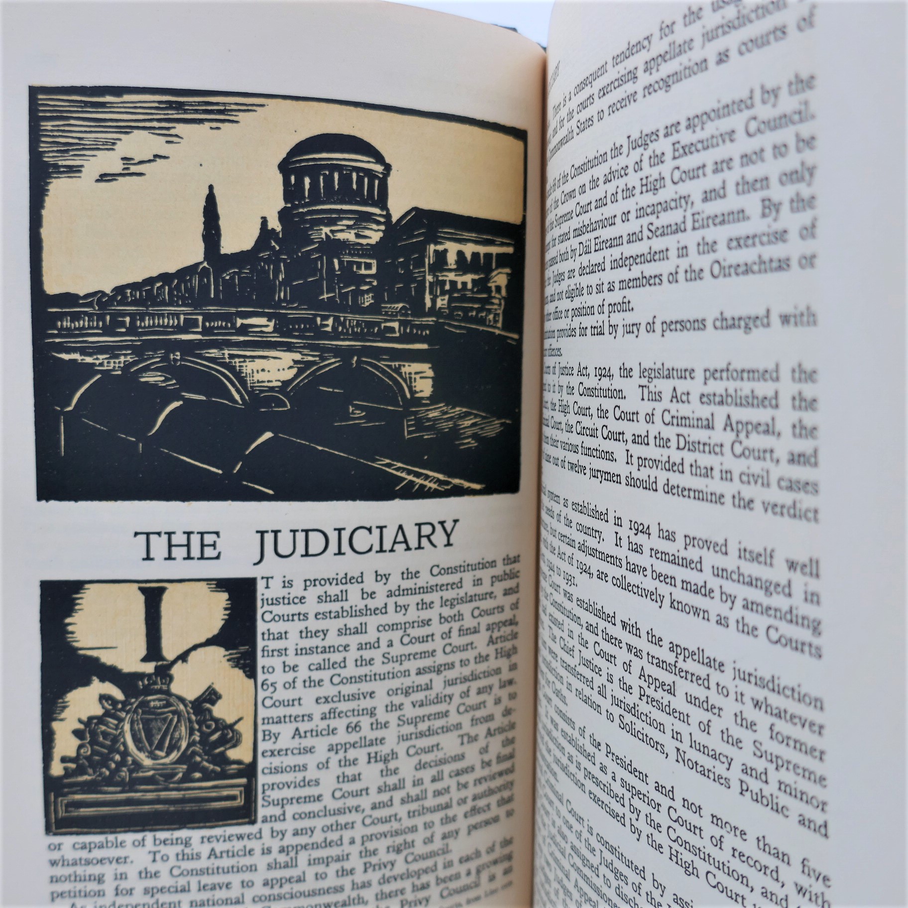 Saorstat Eireann. Irish Free State Official Handbook (1932) - Image 4