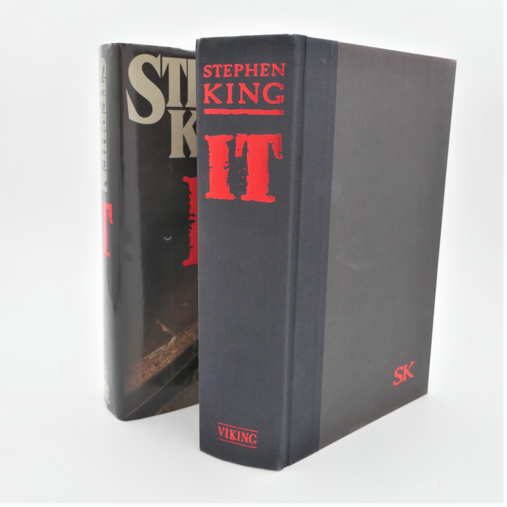IT. A Novel. First Edition (1986) - Image 2