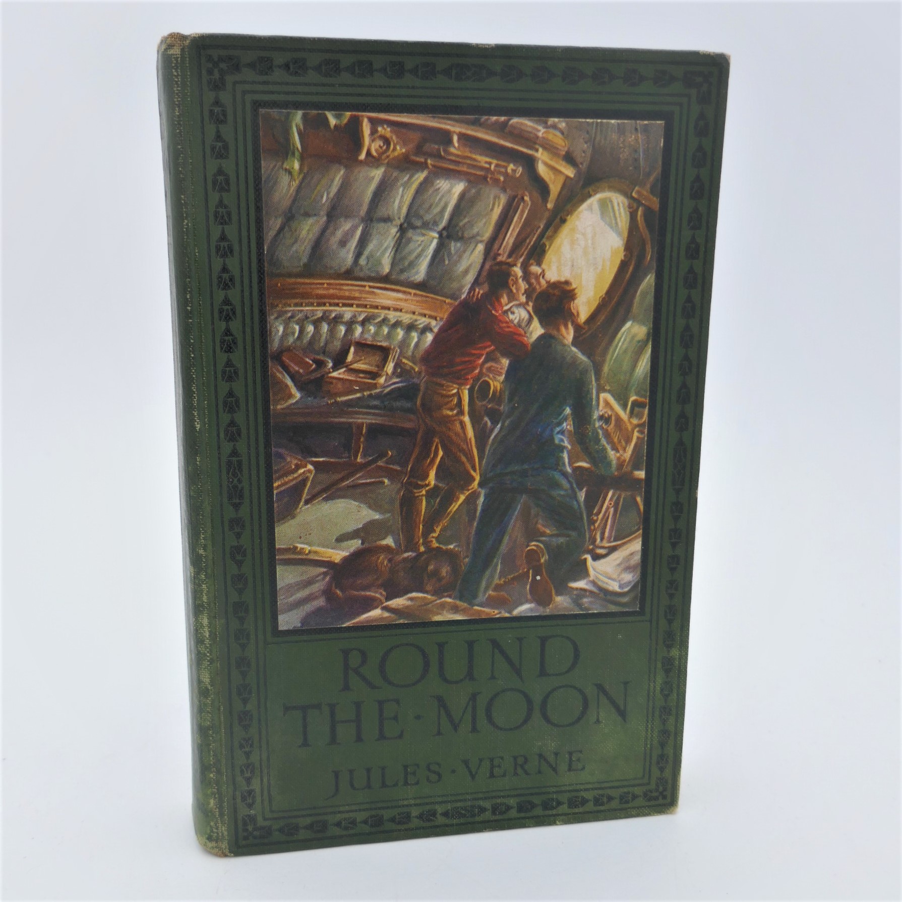 Round The Moon. Being the Sequel to From The Earth To The Moon (1925)