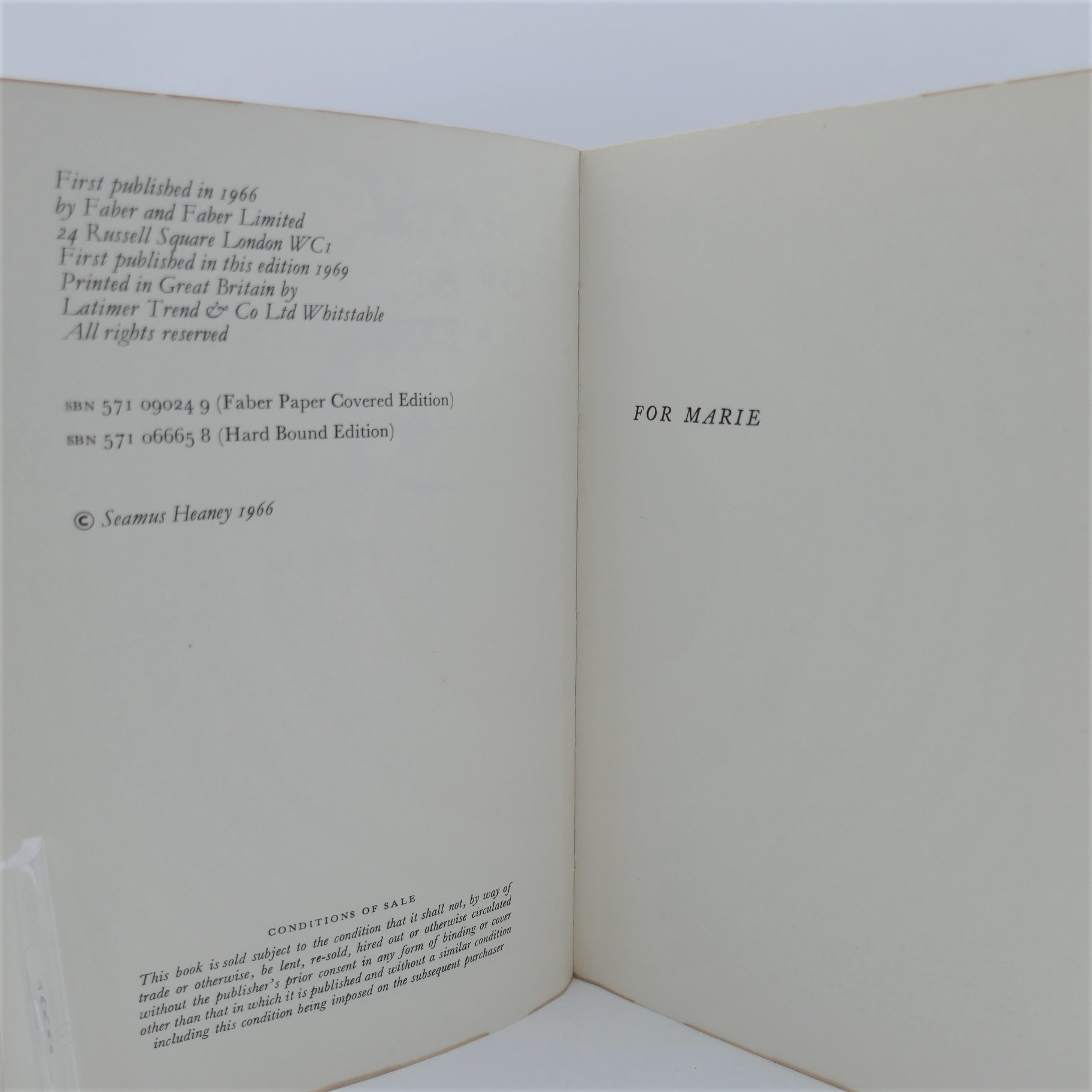 Death of a Naturalist. First Edition In Paperback. Signed Copy (1969) - Image 3