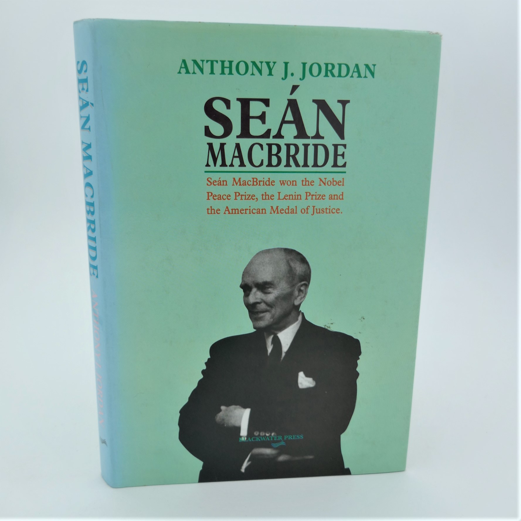 Seán MacBride. A Biography (1993)