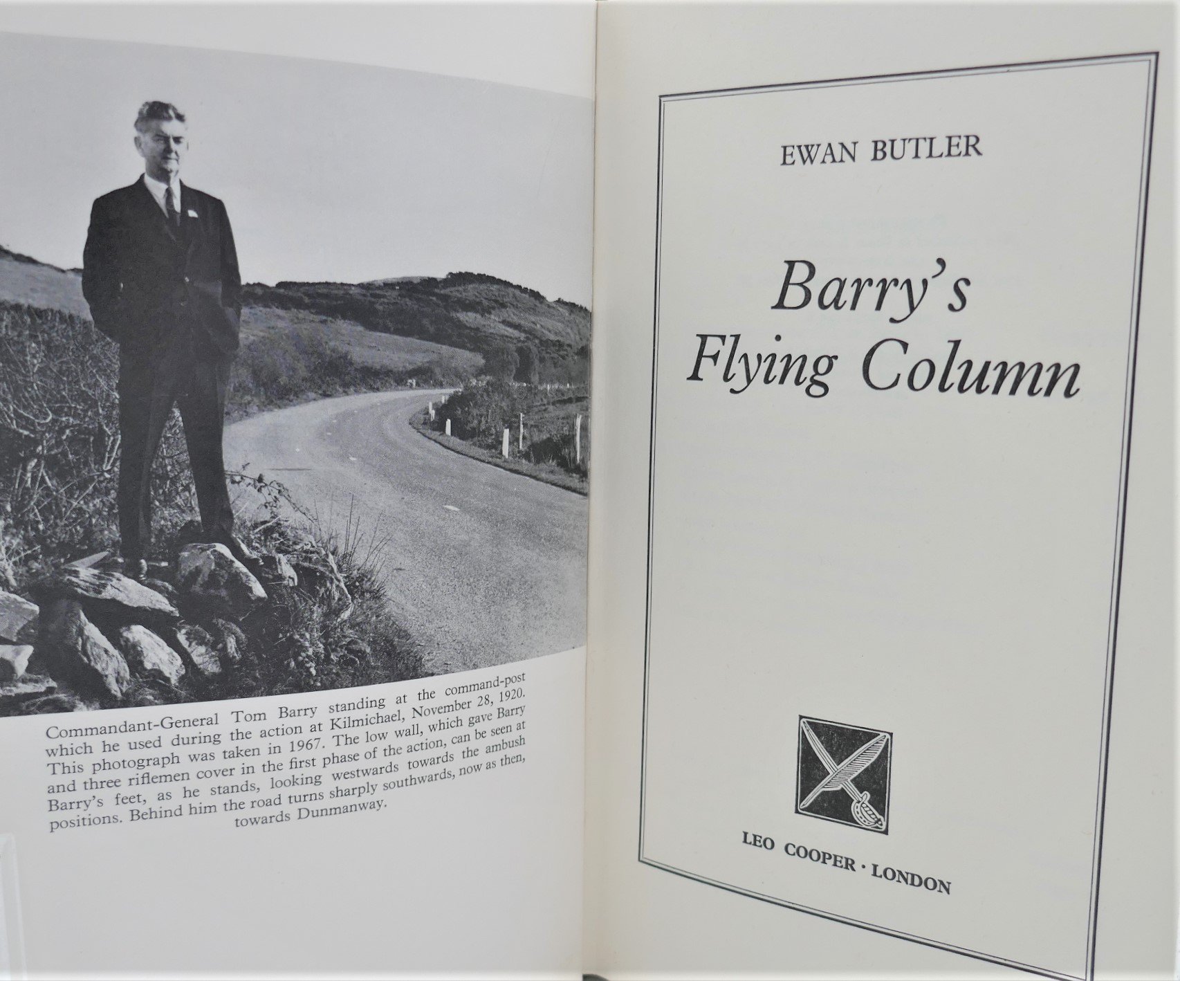 Barry's Flying Colum. First Edition (1971) - Image 2
