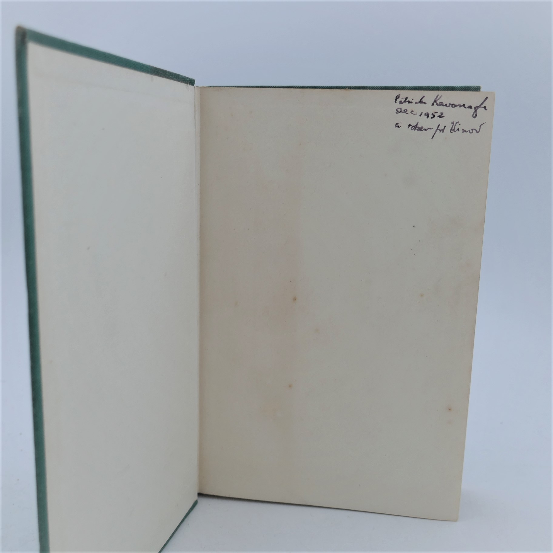 Faber Book of Twentieth Century Verse. Inscribed by Patrick Kavanagh (1953) - Image 3