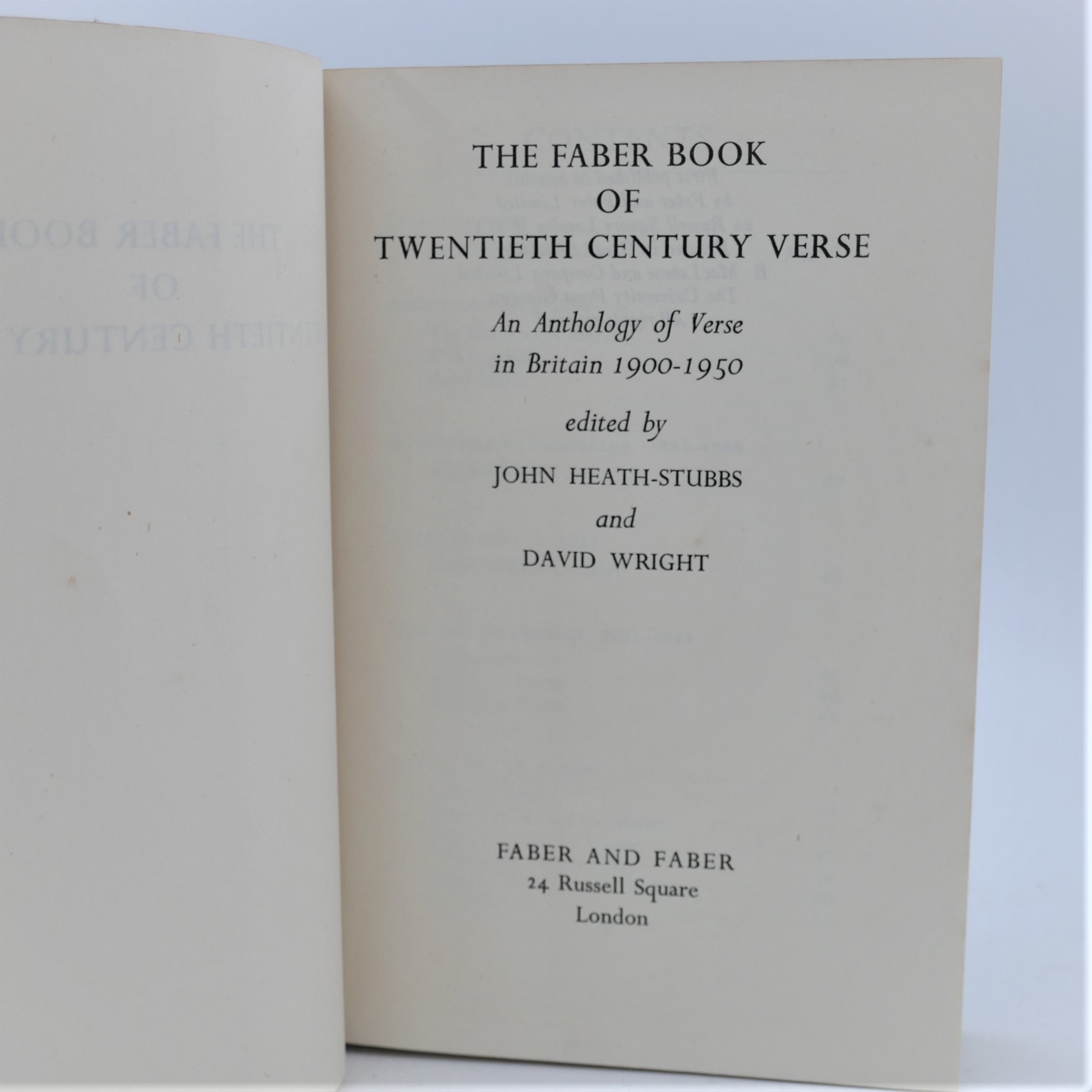 Faber Book of Twentieth Century Verse. Inscribed by Patrick Kavanagh (1953) - Image 4
