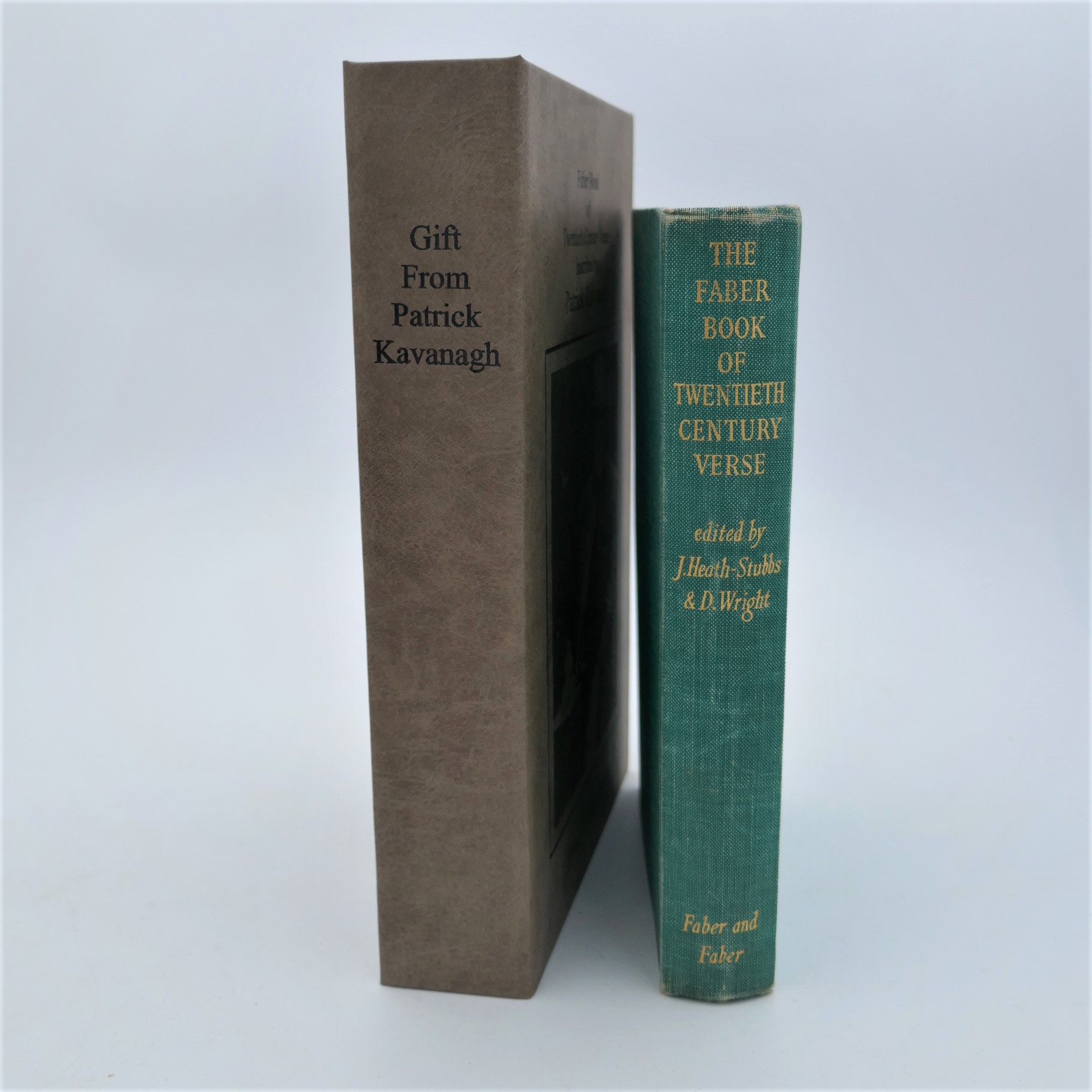 Faber Book of Twentieth Century Verse. Inscribed by Patrick Kavanagh (1953) - Image 7
