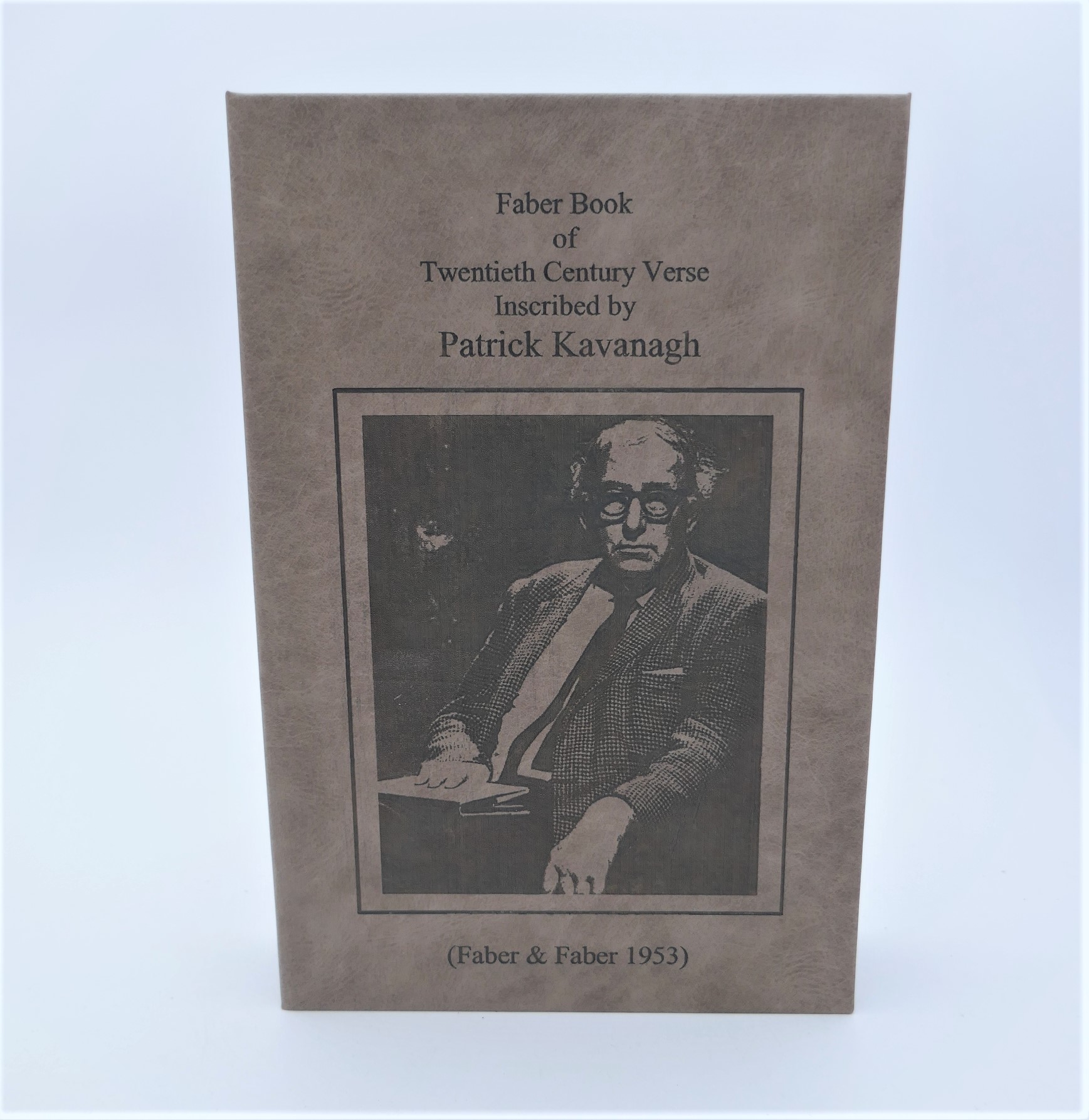 Faber Book of Twentieth Century Verse. Inscribed by Patrick Kavanagh (1953) - Image 9