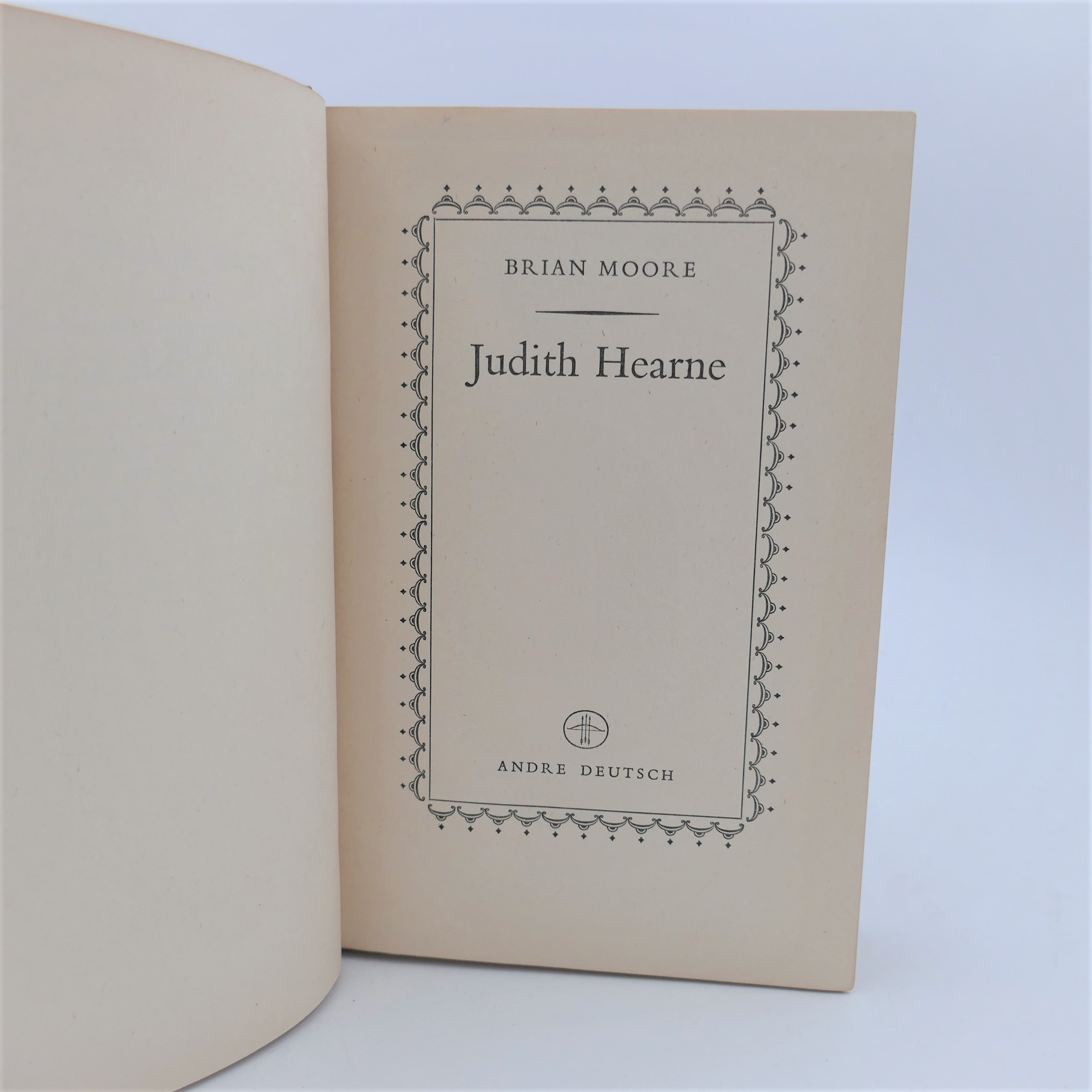 Judith Hearne. First Edition. Author Signed (1955) - Image 6