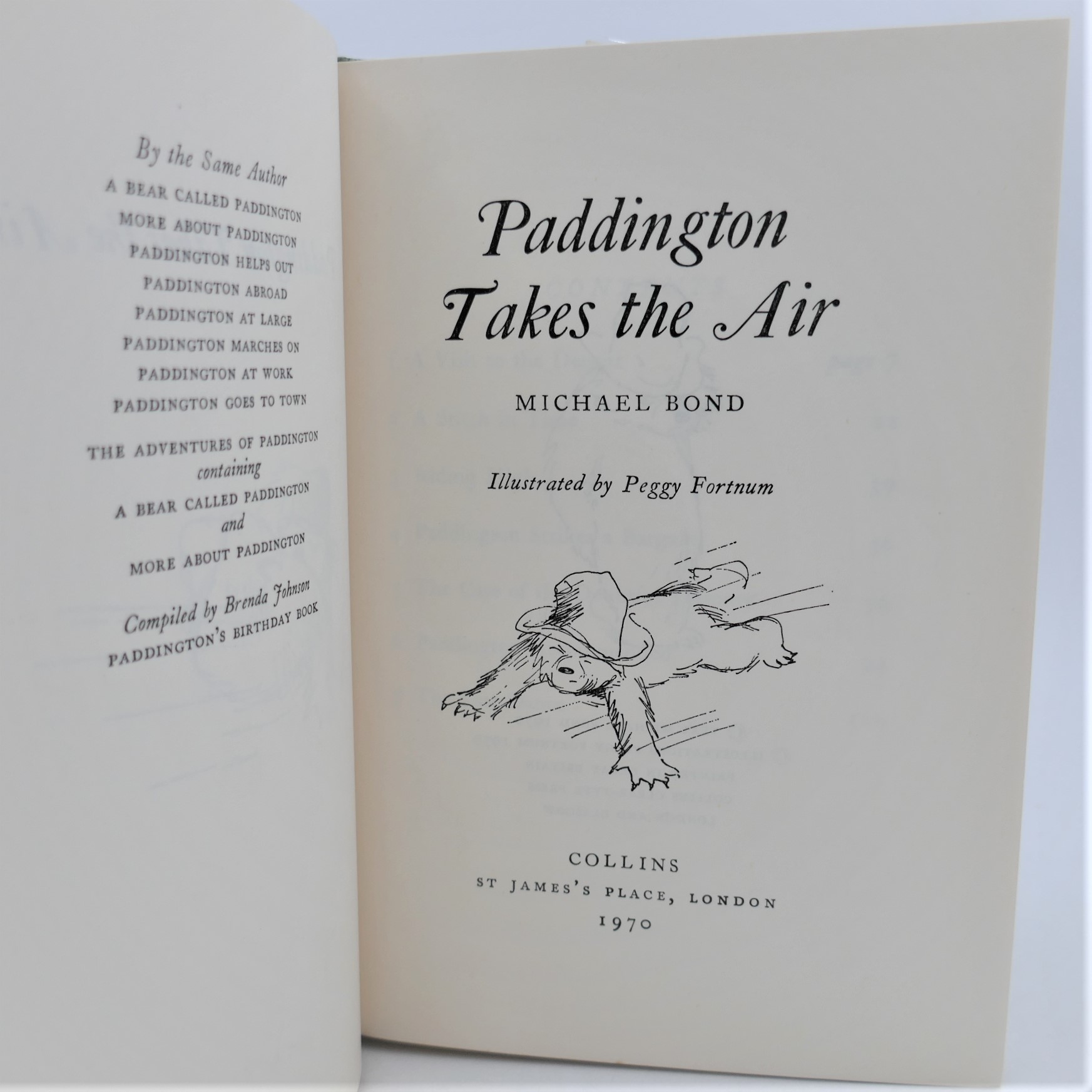 Paddington Takes the Air. First Edition (1970) - Image 2