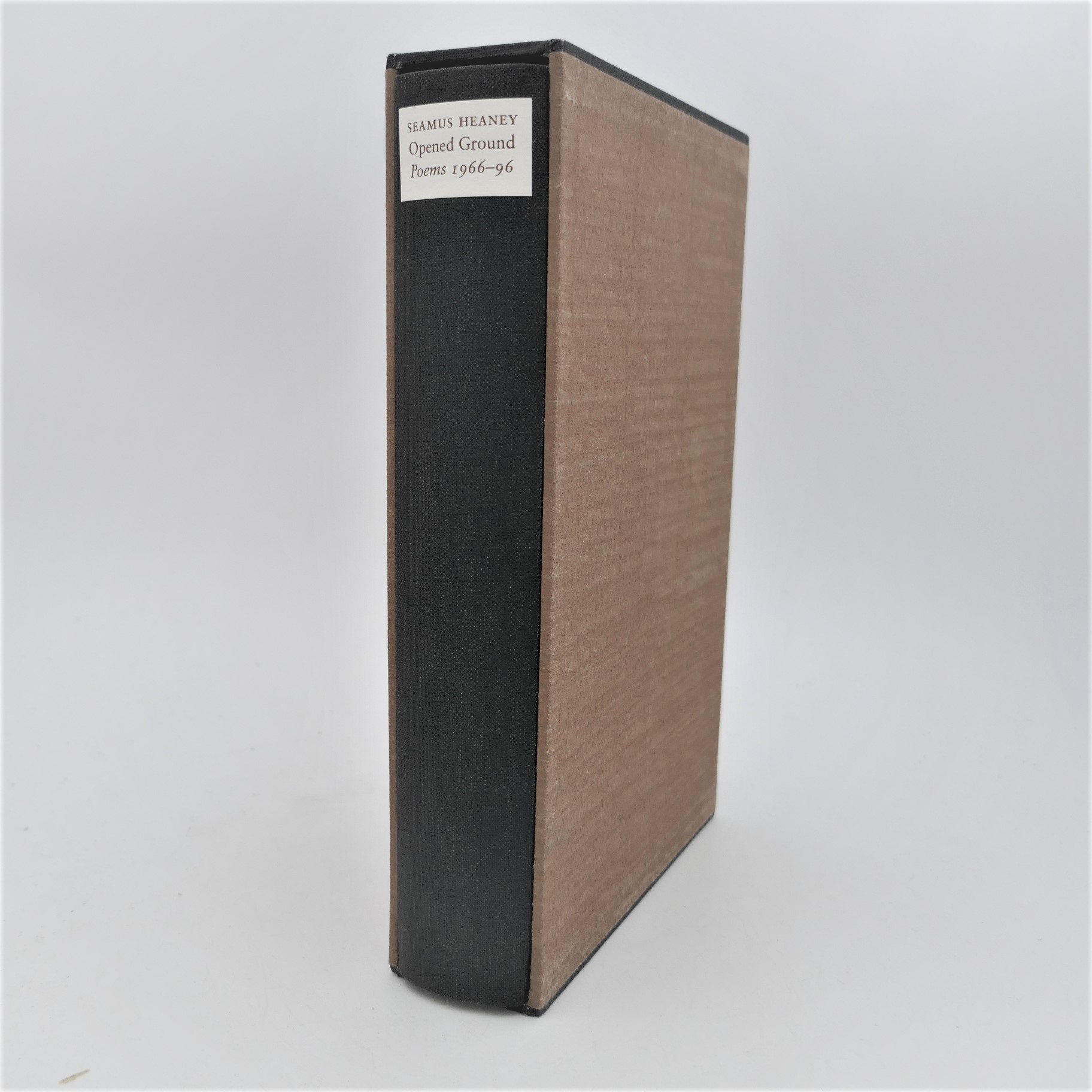 Opened Ground. Poems 1966-1996. Limited Edition (1998)