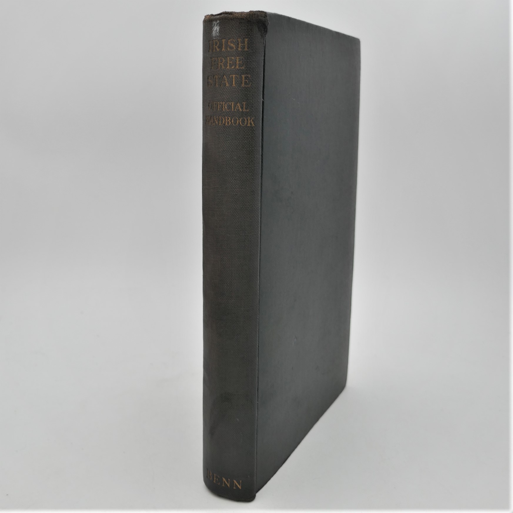Saorstat Eireann. Irish Free State Official Handbook (1932)