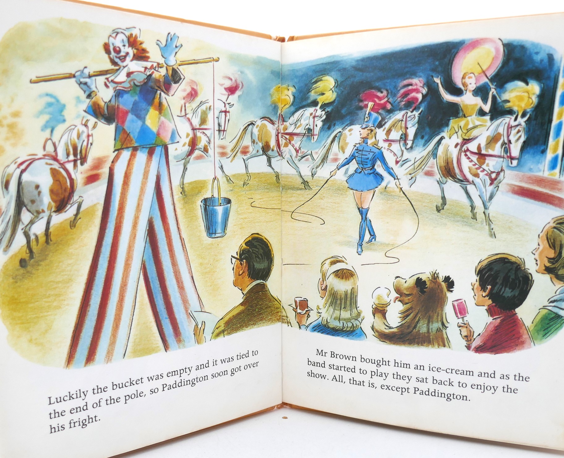 Paddington at the Circus. Signed by the author (1974) - Image 4