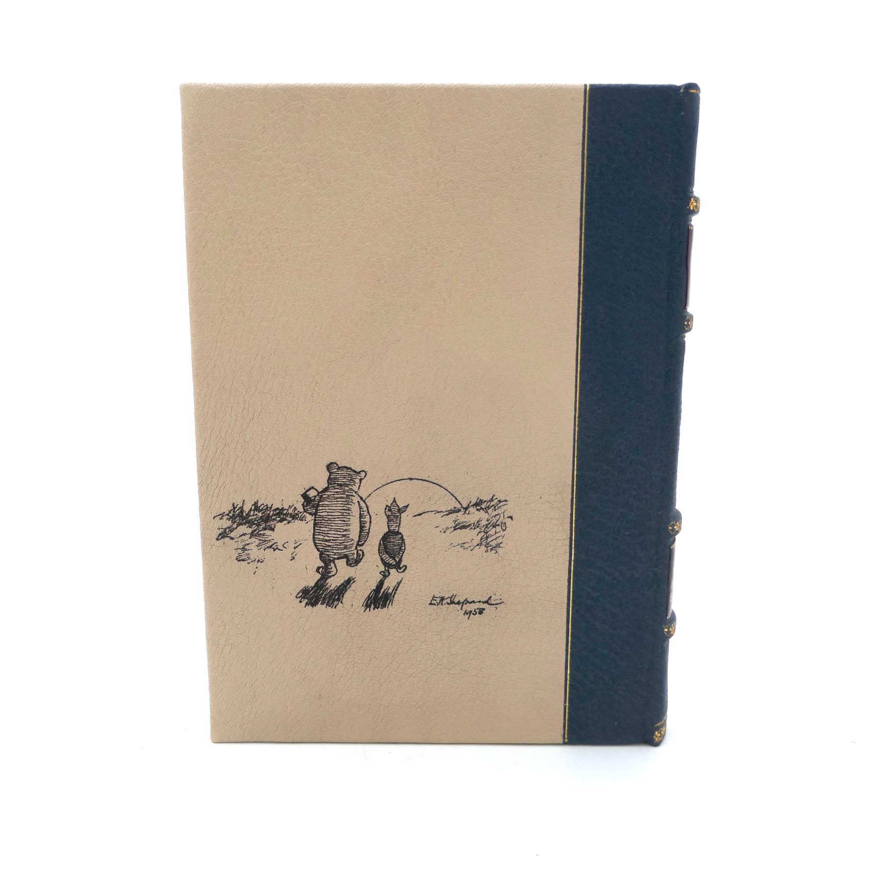 Winnie-the-Pooh. Little Oak Fine Bindings ( 2023) - Image 7