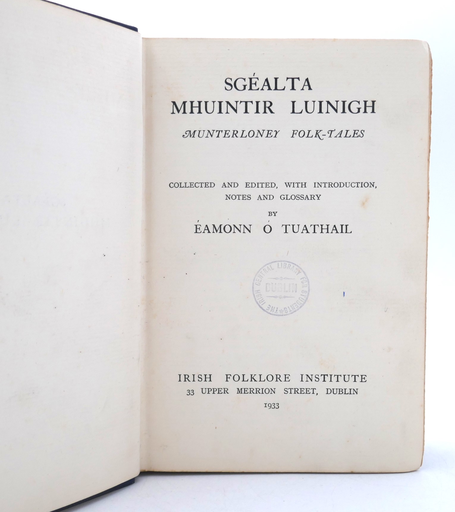 Sgéalta Mhuintir Luinigh Munterloney Folk-Tales (1933 - Image 2