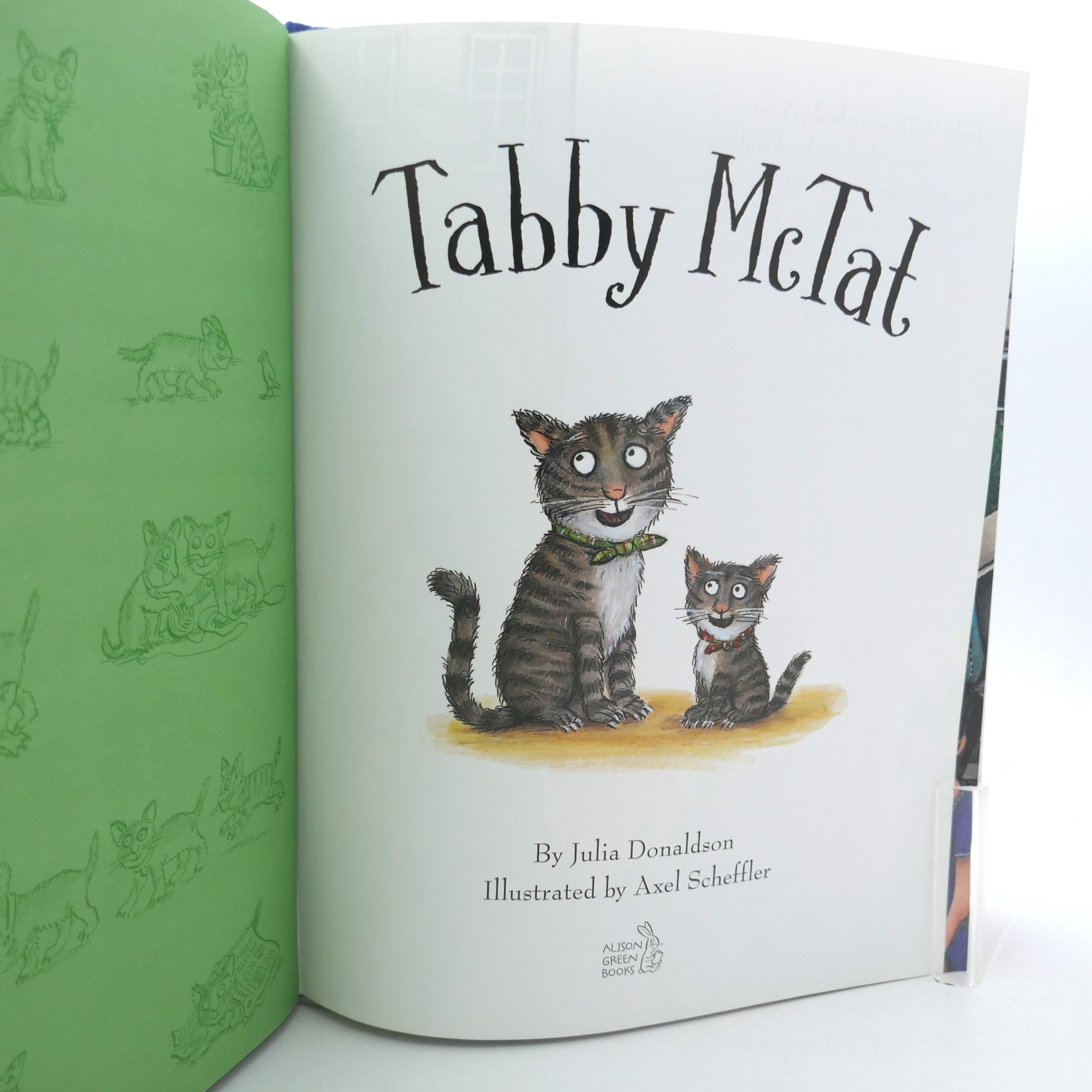 Tabby McTat. Illustrated by Axel Scheffler (2009) - Image 2