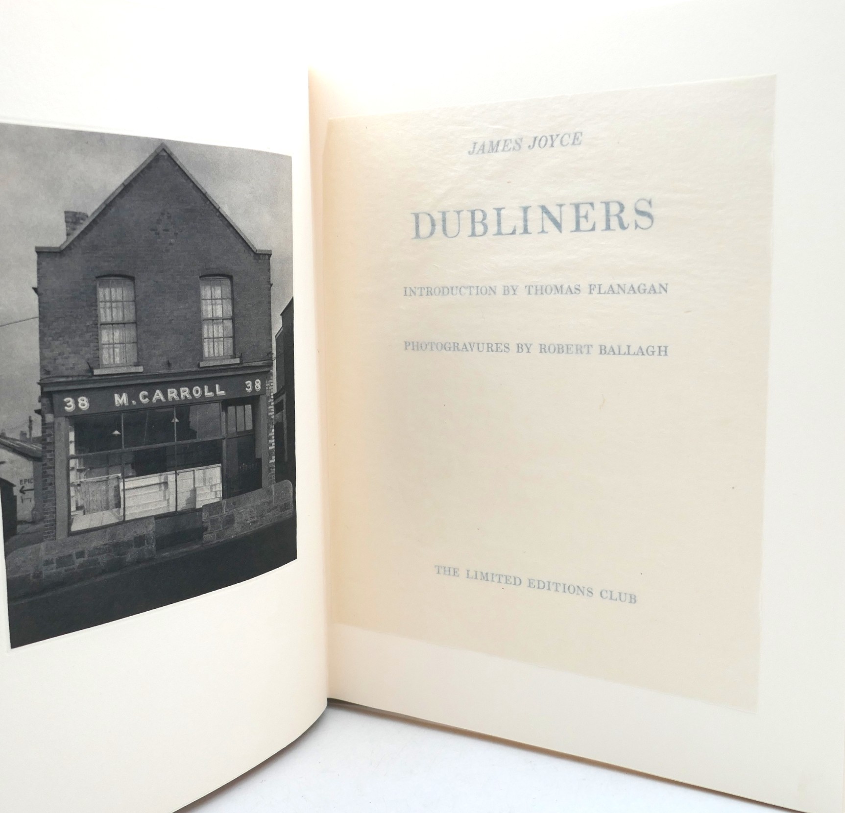 Dubliners. Photo-Gravures by Robert Ballagh (1986) - Image 3